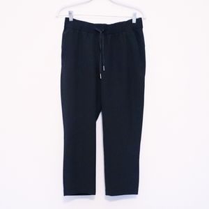 Lululemon • sz 6 black crop pants